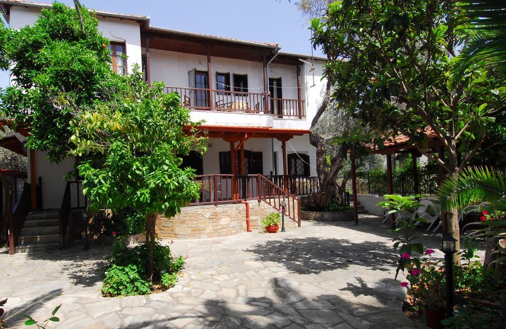 Menelaos Apartments Lefokastro Esterno foto