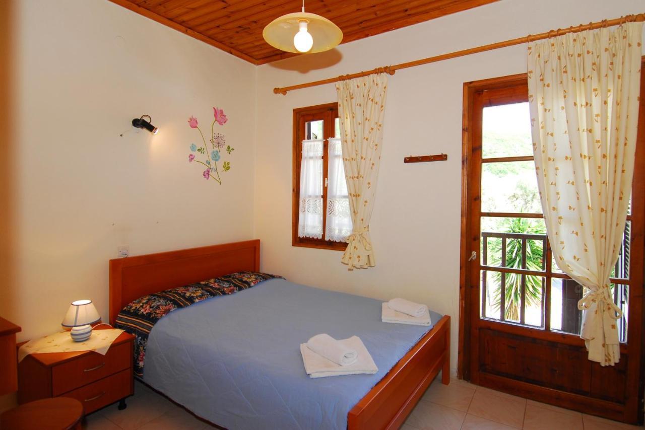 Menelaos Apartments Lefokastro Esterno foto